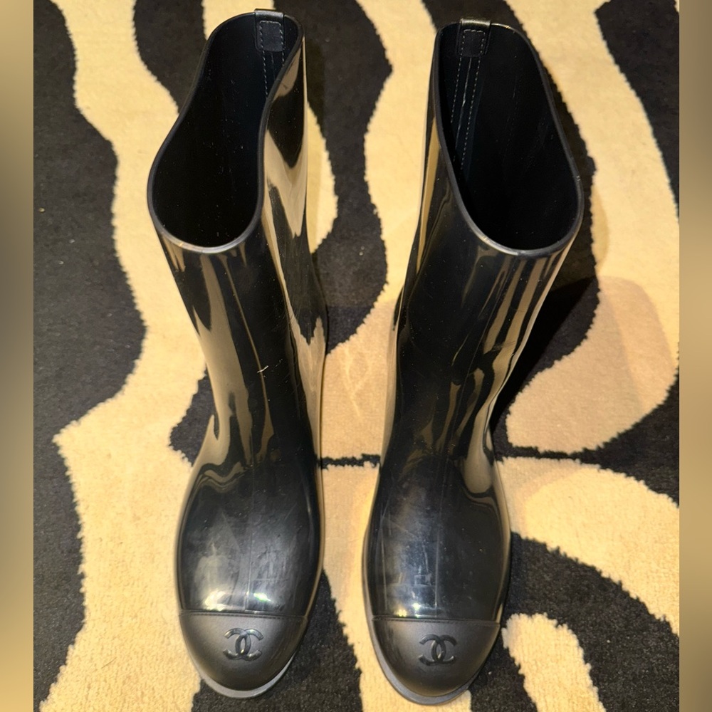 AUTHENTIC CHANEL CAP TOE SHORT RAIN BOOTS